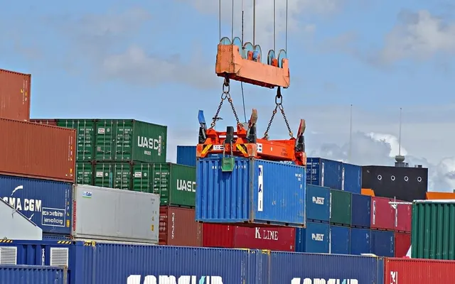 Free cargo shipping container image